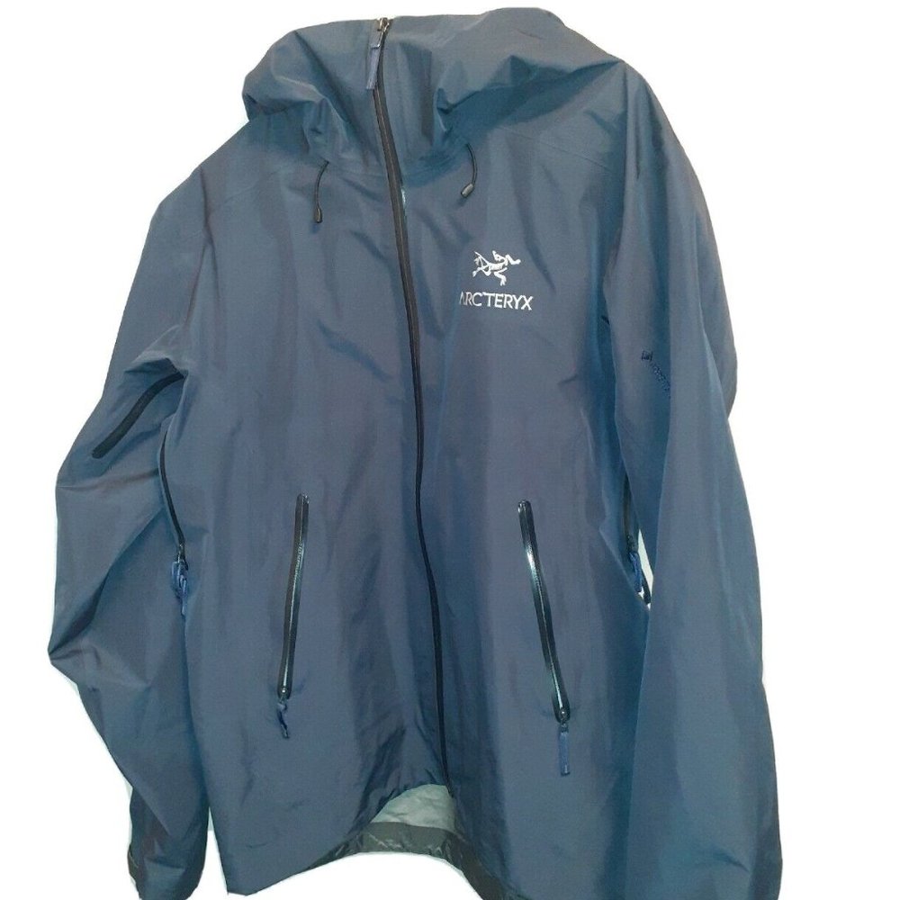 NWOT Arcteryx Beta LT Jacket Black Sapphire Mens Medium